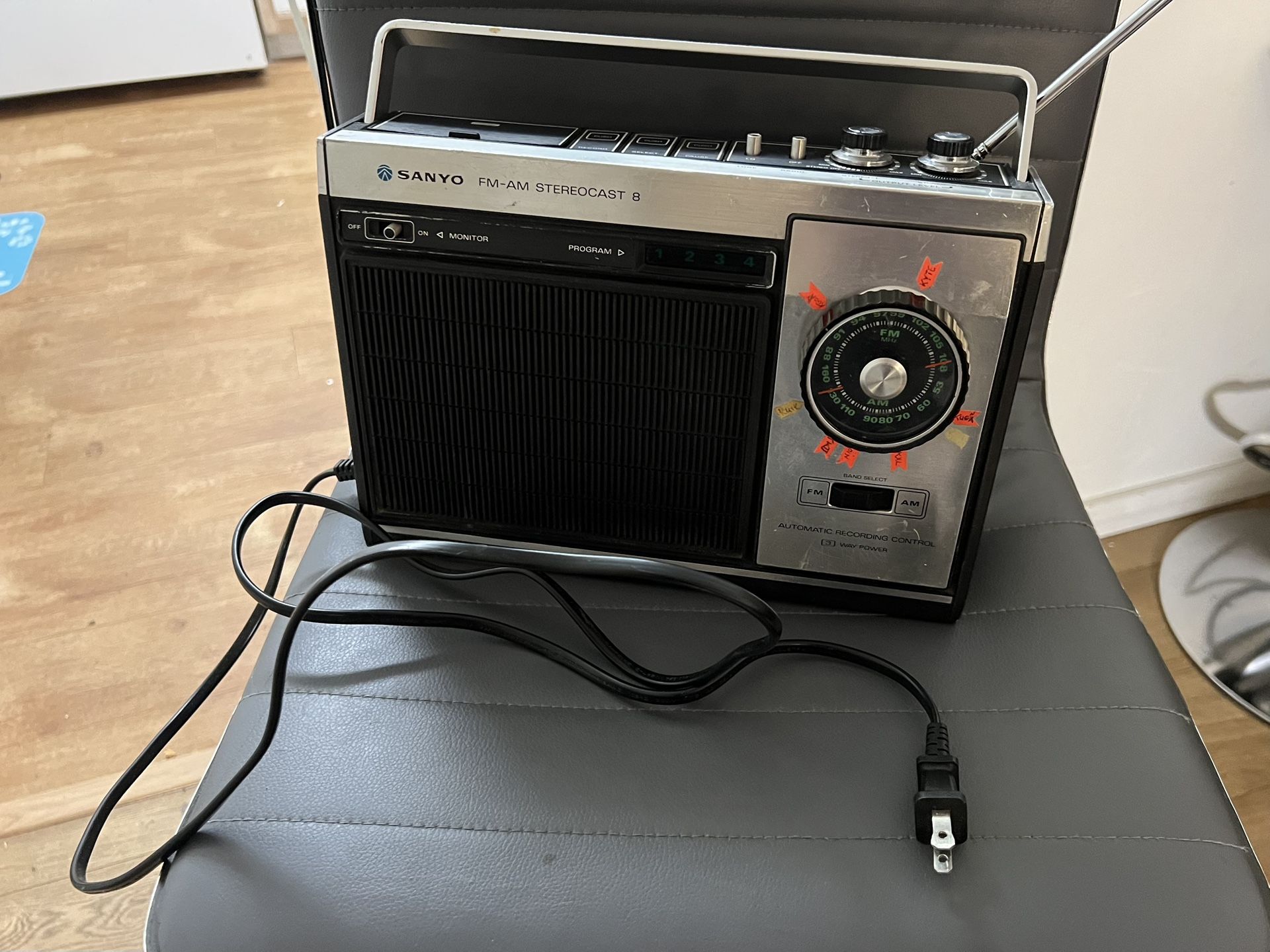 Vintage Sanyo FM/AM Stereocast 8 Portable Radio – Model M8400 (Made in Japan)