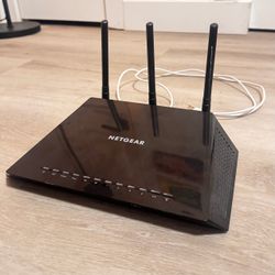 Netgear Nighthawk R6400v2 w/ USB-C power