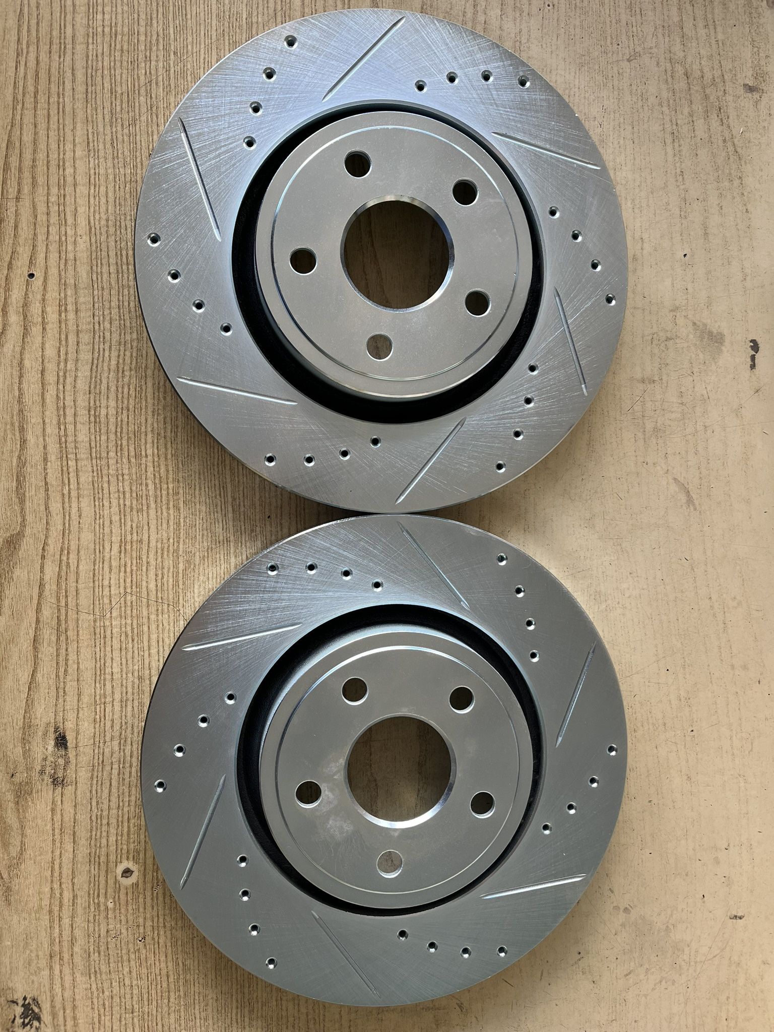 Durango RT GT SXT 11-23, Grand Cherokee Limited Overland 11-21 Front Drill Slot Rotors Brake pads