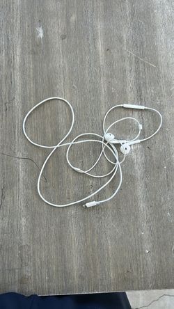 Apple wired EarPods with lightning connector