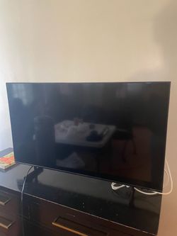 Samsung 43” 4K Smart TV (UN43AU8000FXZA)