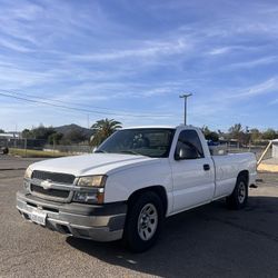 Chevrolet Silverado w/ Liftgate  