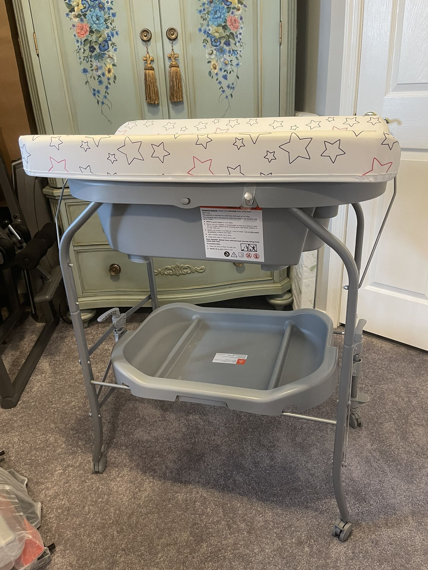 Changing Table With Baby Bath And Shelf 