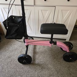 Knee Scooter breaks and removable shopping bag