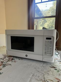 WHITE MICROWAVE