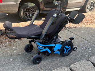Brand New Permobil F3 power chair with elevator and Tilt