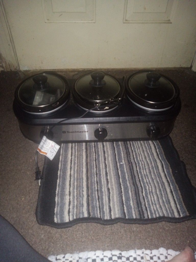 Triple Slow Cooker Good Condition $40.00