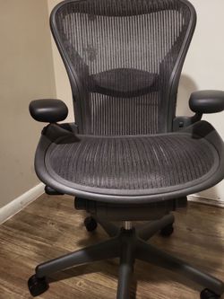 Herman Miller aeron chair B