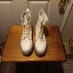 Steve madden girls white boots size nine