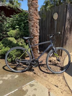 Fuji Absolute 2.1 Hybrid Bike – Excellent Condition