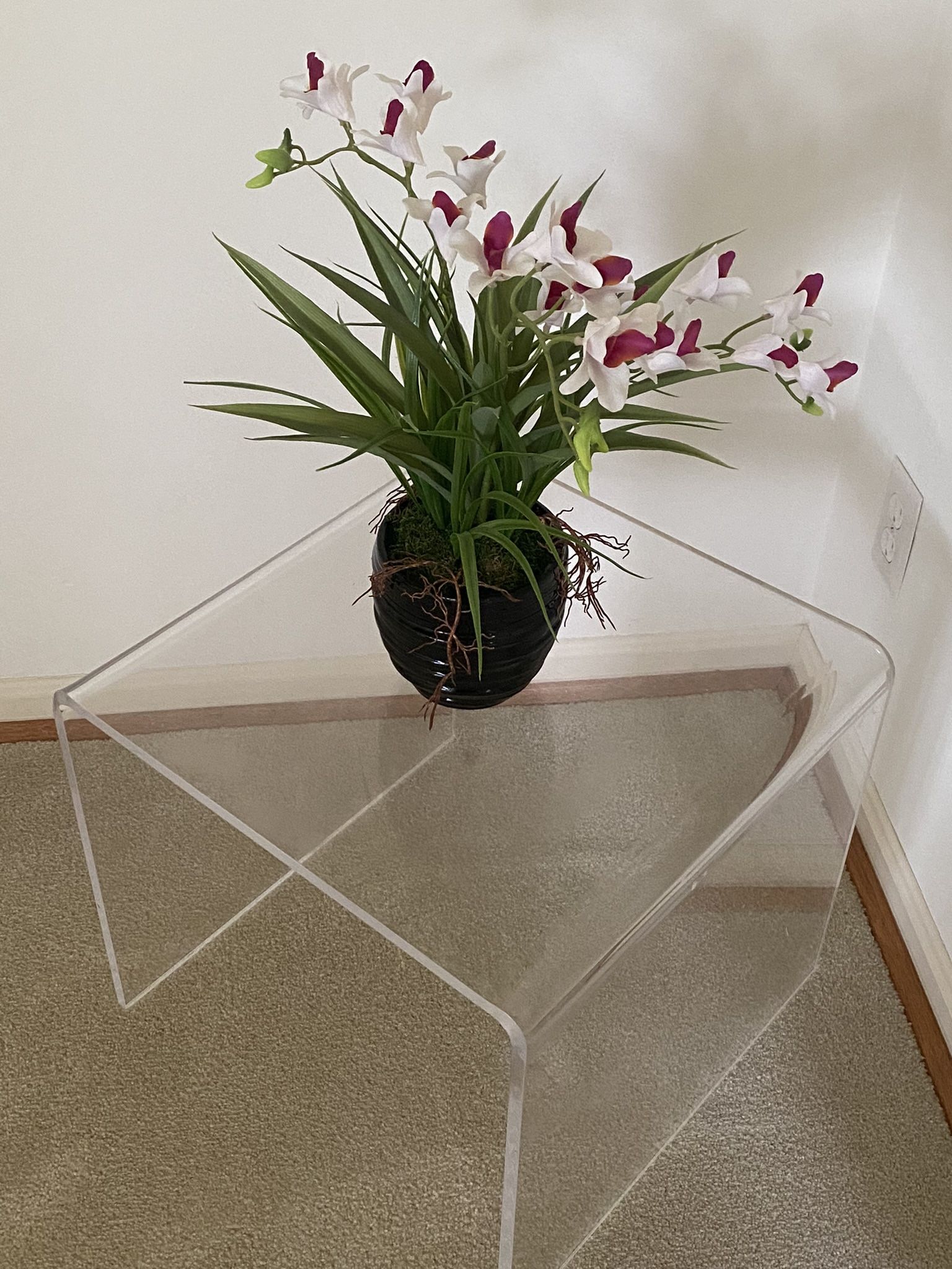 Acrylic/Plastic - End table (18”w x 18”x 16” h)