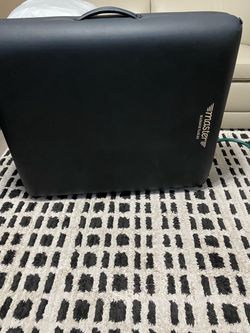 “$245 OBO” Master Massage, Estheticians, Tattoo Artists, Lash Techs, Portable Table Package - Like New!