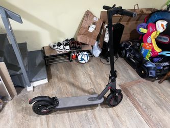 Brand-New Electric Scooter — 500W | 22 MPH | 22-Mile Range