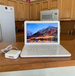 Apple MacBook White 