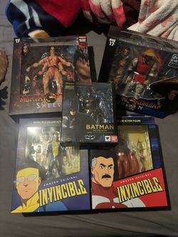 Mortal Kombat Batman And Invincible Figures