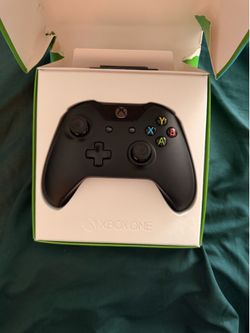 2 OG Xbox One controllers (converter for PS5{fighting games only})