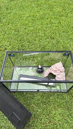 Double door glass terrarium