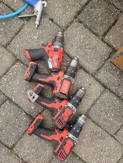 4 drills . Son 3 de 18V y 1 de 12V