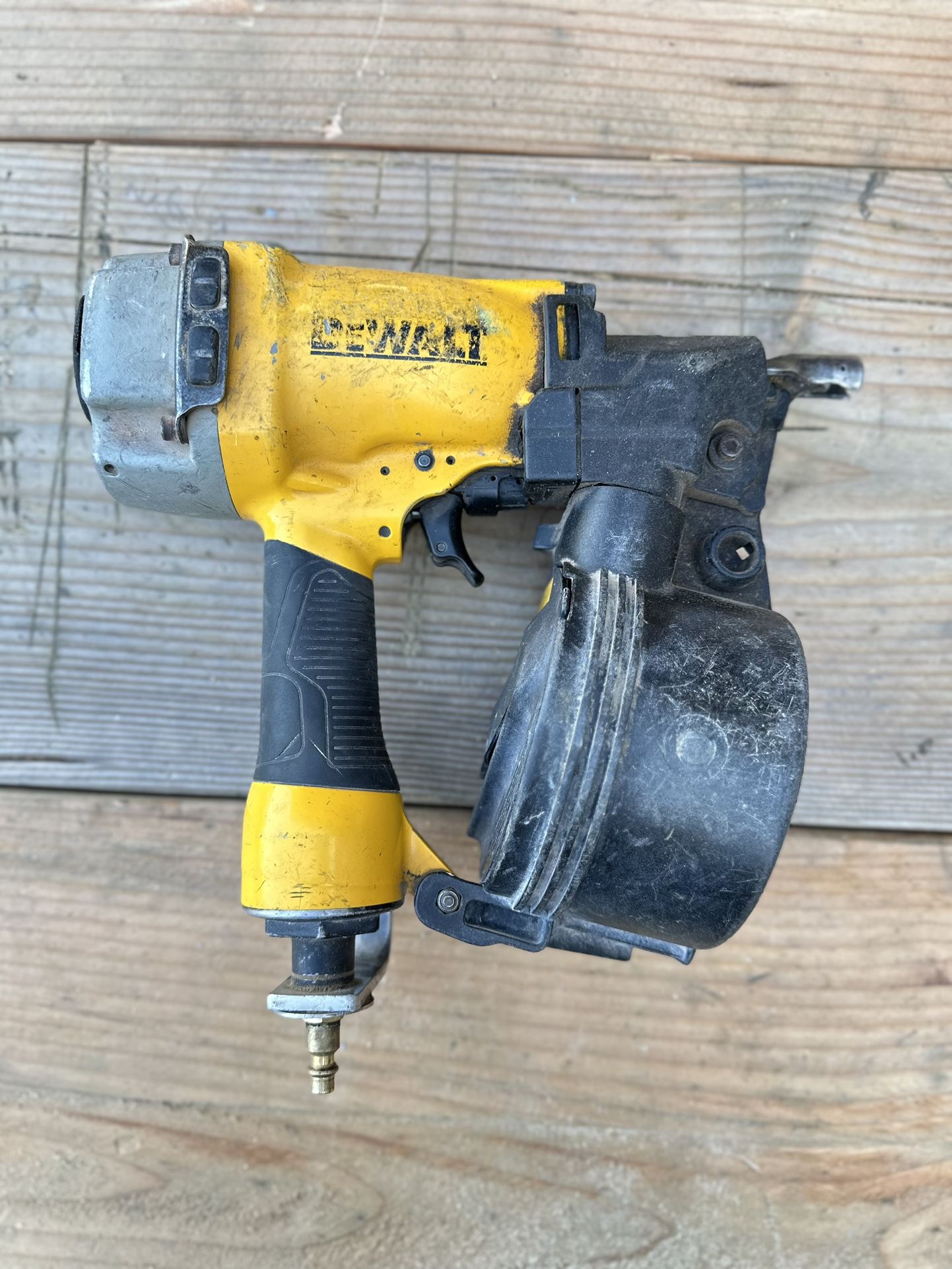 Pneumatic 15-Degree Coil Corded Siding Nailer