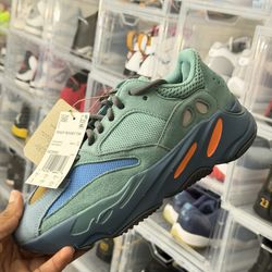 Adidas Yeezy Boost 700