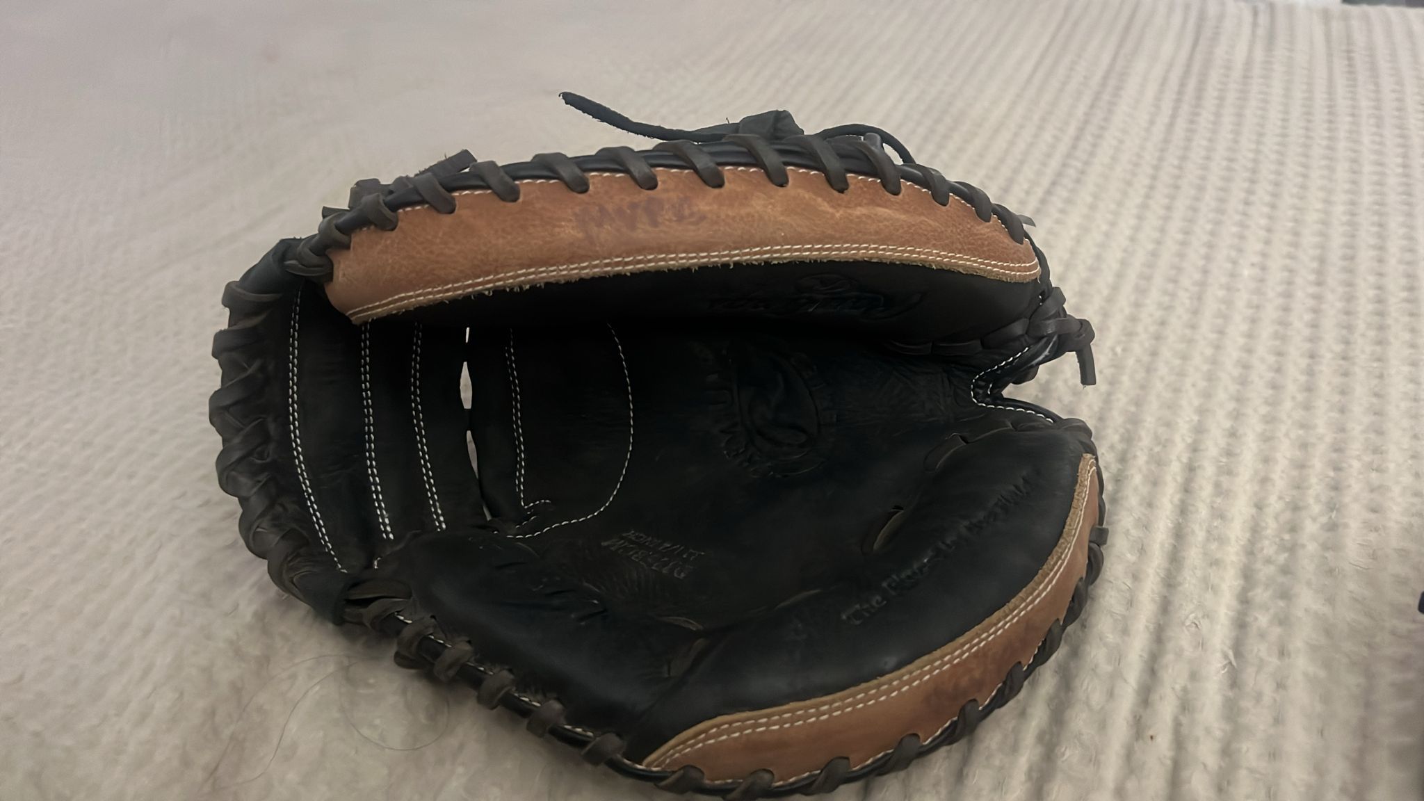 Catcher Glove 32 1/2 Rawlings