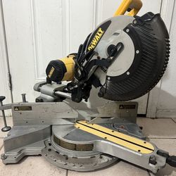 Dewalt sliding saw, DW718, 12 inch, 15A, 120 volt, Good condition, Work perfectly 