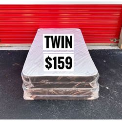 Twin Size Mattress and Box Spring // Delivery Available 🚛