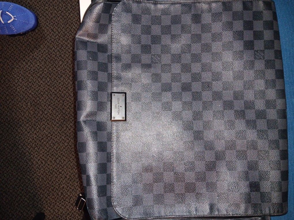 Louis Vuitton Messenger Bag