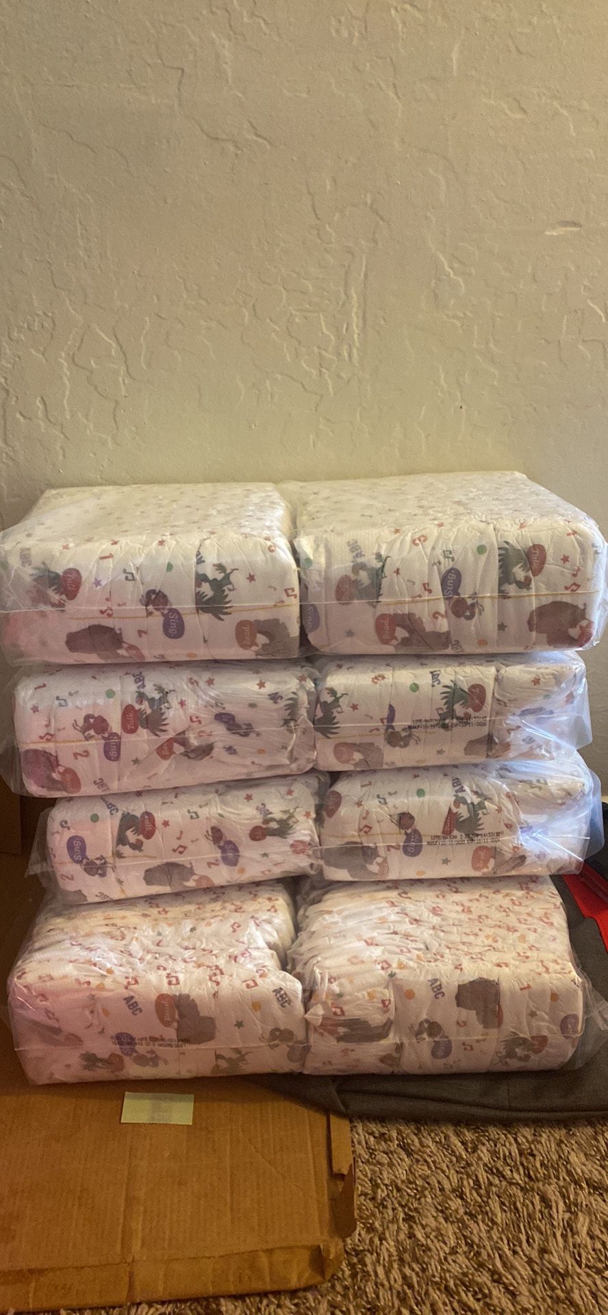 Diapers size 4 , count 160 diapers