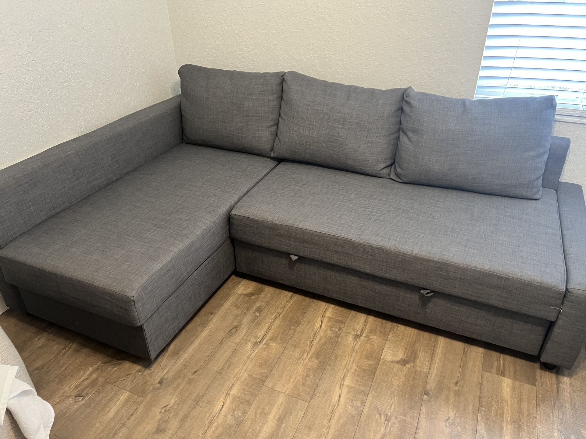 Sleeper sectional,3 seat w/storage