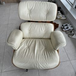 Comfy Eames lounge Chair (Replica)