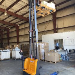 New 11 Feet Lifting Electric Forklift Pallet Stackers
