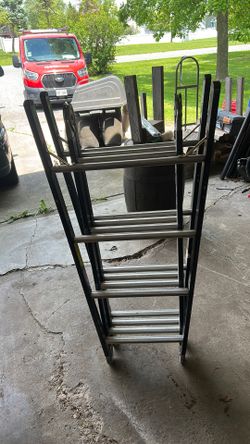 Foldable ladder