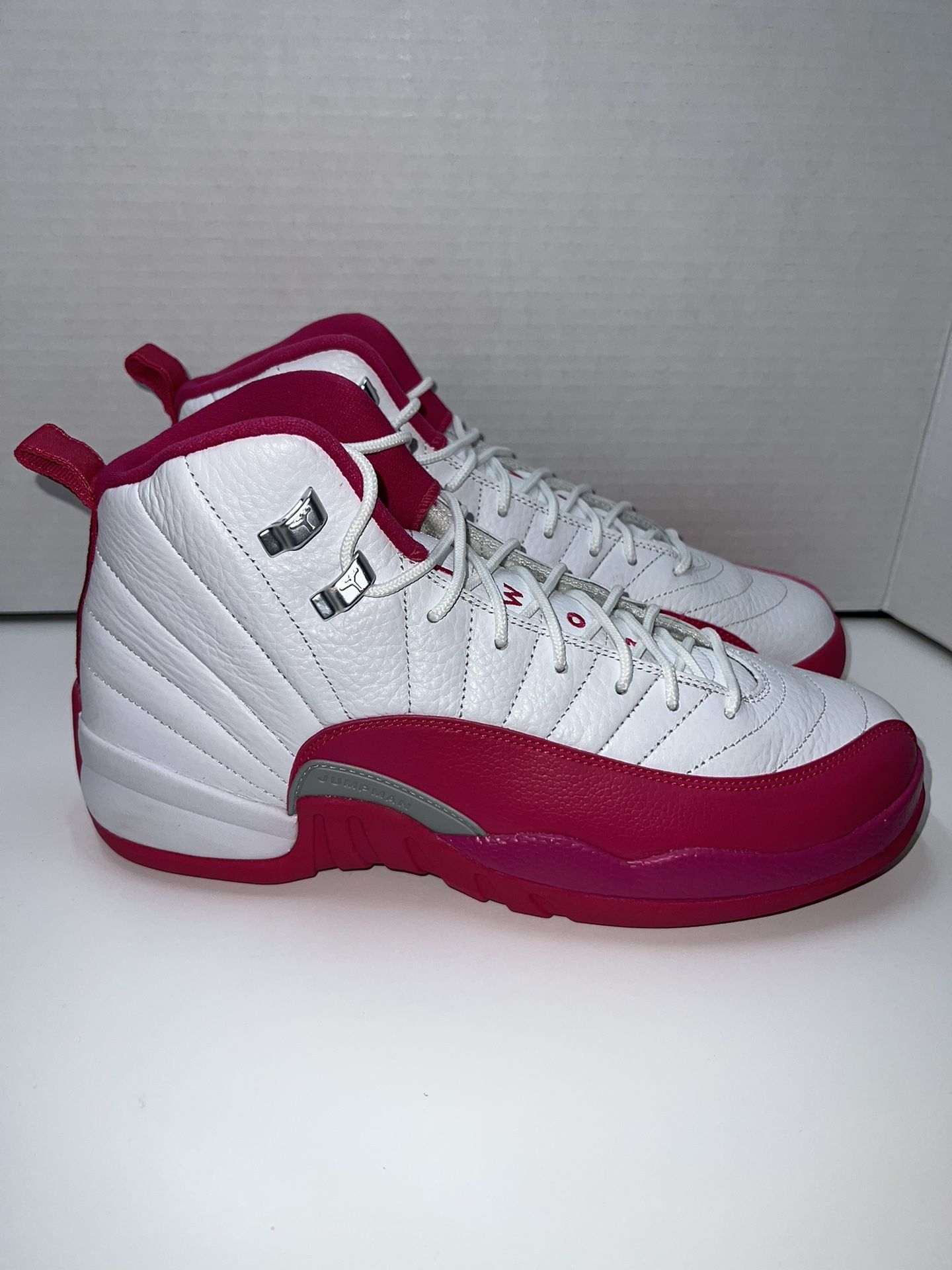 Air Jordan 12 Retro Vivid Pink Size Brand New
