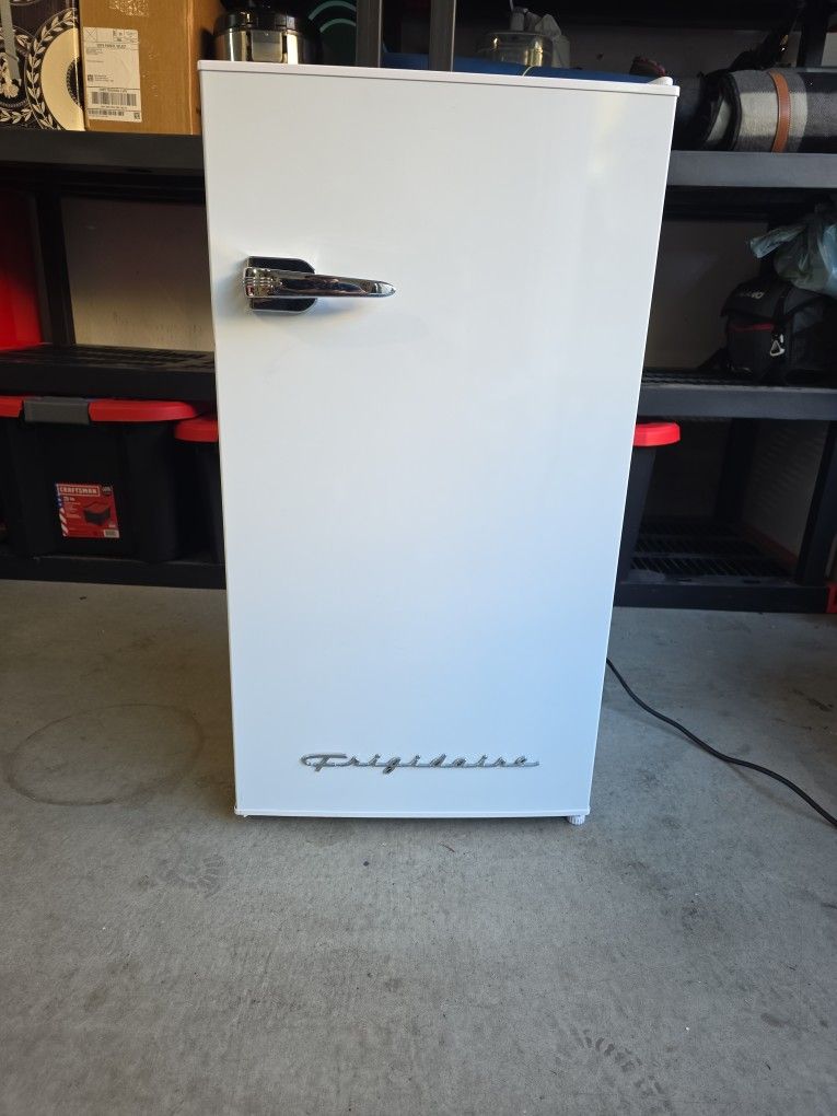 Frigidaire Mini Fridge With DRY ERASE BOARD