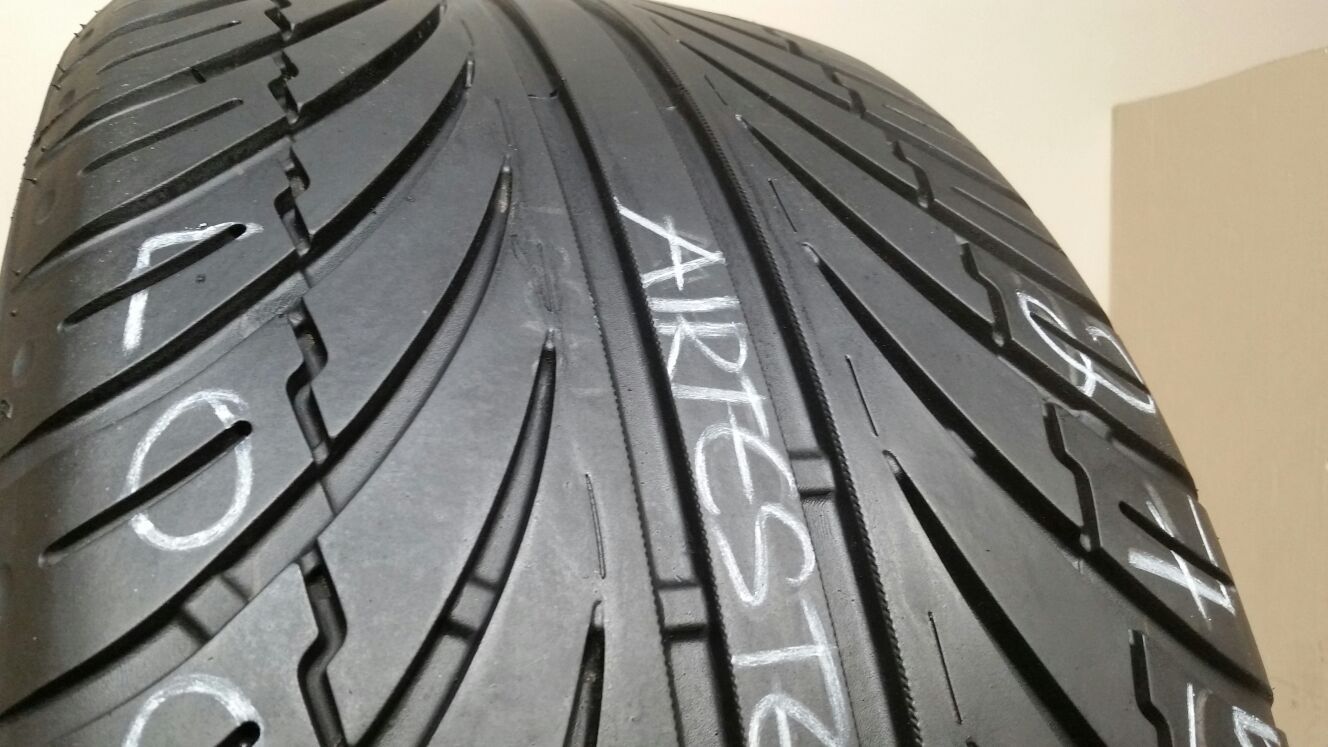 1 Tire 275 40 20 lexani lx seven no repairs high tread
