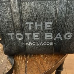 Marc Jacobs THE LEATHER CROSSBODY TOTE BAG