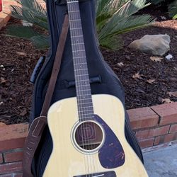 Yamaha FG700S Guitar