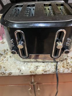 Black&decker  4 slice extra wide slot toaster  in good condition $20