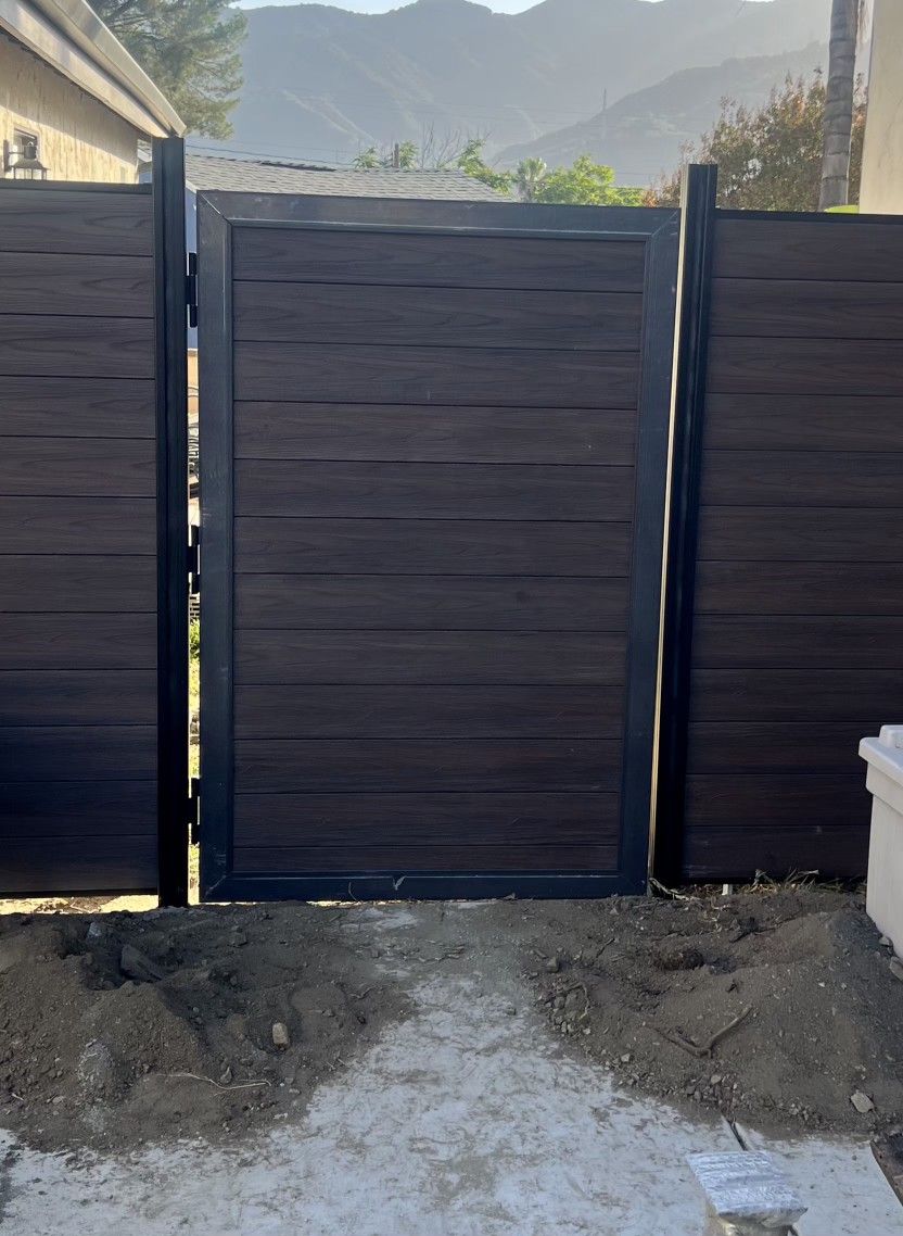 Composite Vinyl Gate With Aluminum Frame
