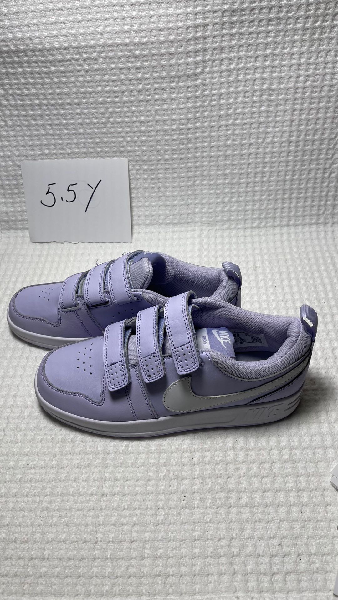 Nike Big Kids Shoe Size 5.5Y