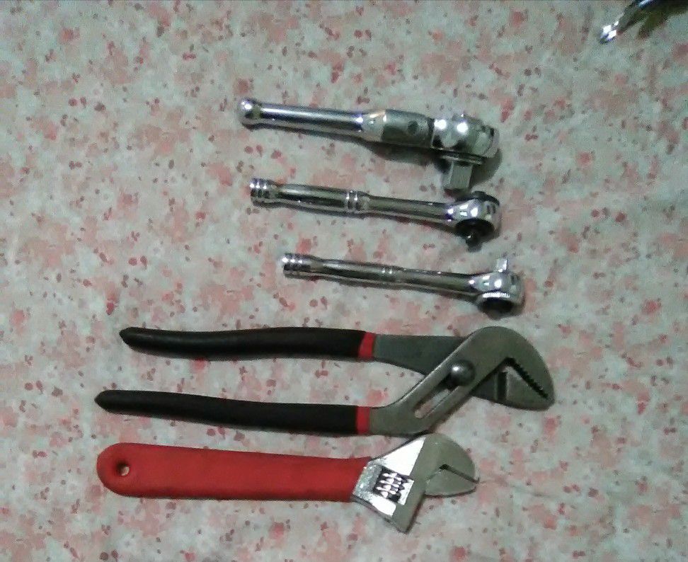 Socket wrench and pliers