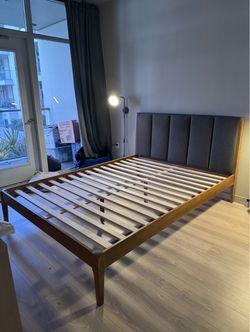 Queen Bedframe (FREE)