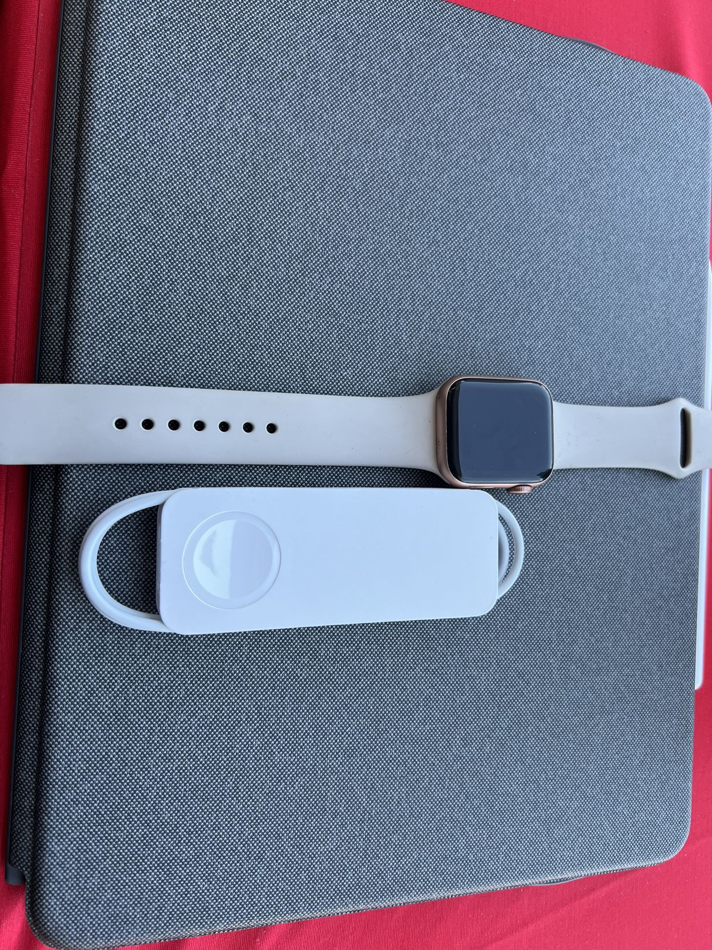 Apple Watch SE ( Cellular) 