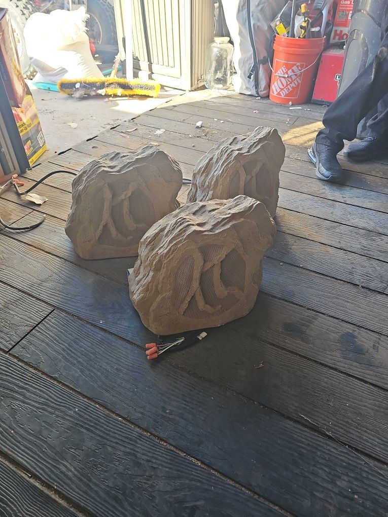 Outdoor Speaker Rocks 