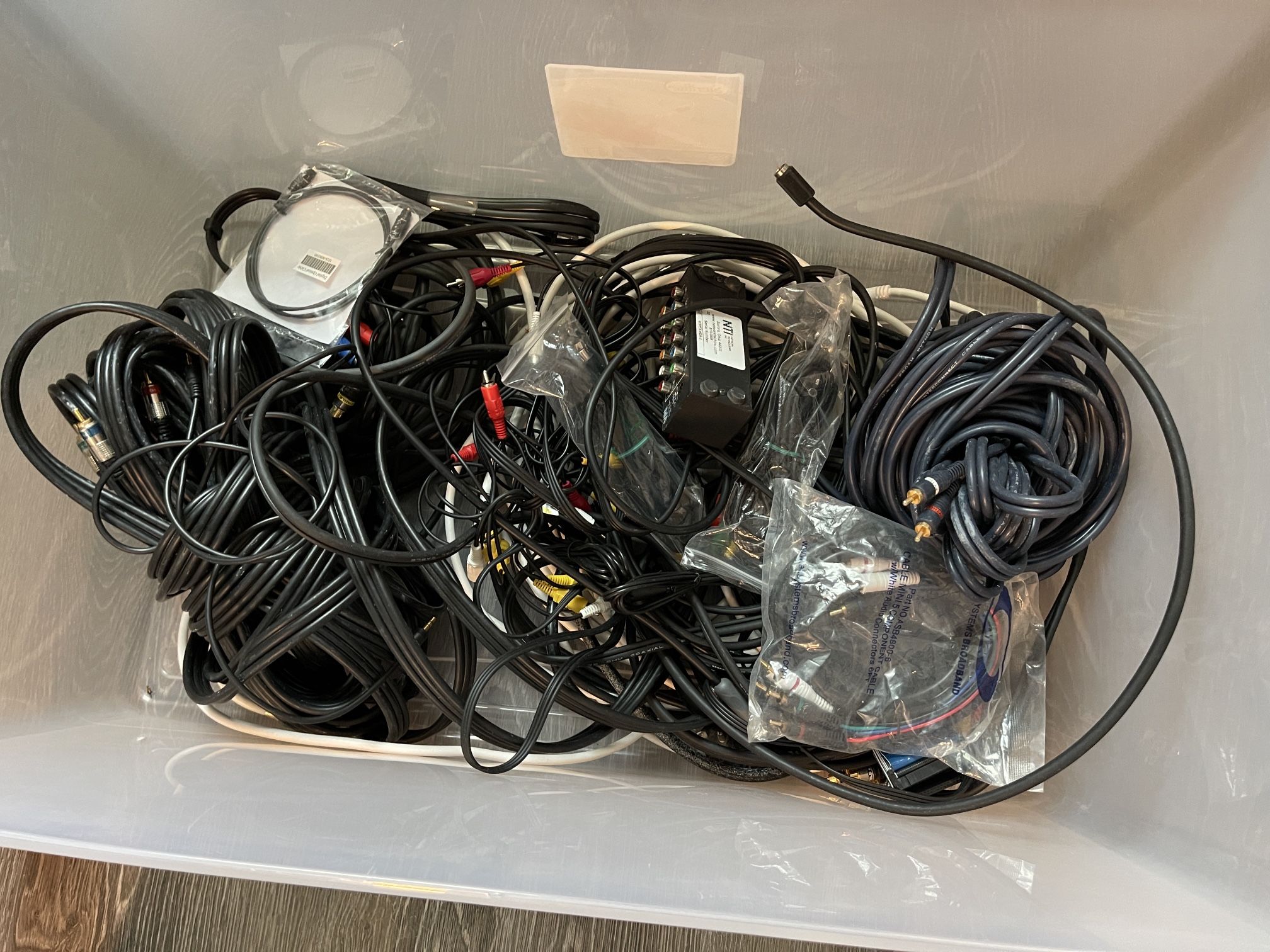 All Kind Of Audial And Video Cables,All Products : American Fashion Style Bags On Sale