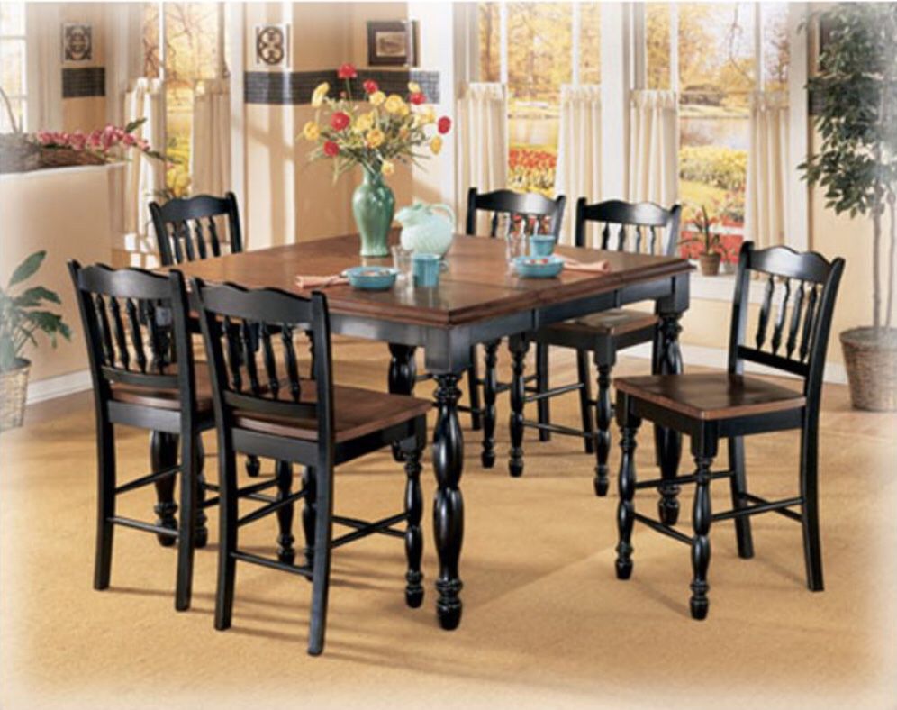 Dining Room Table with 6 chairs