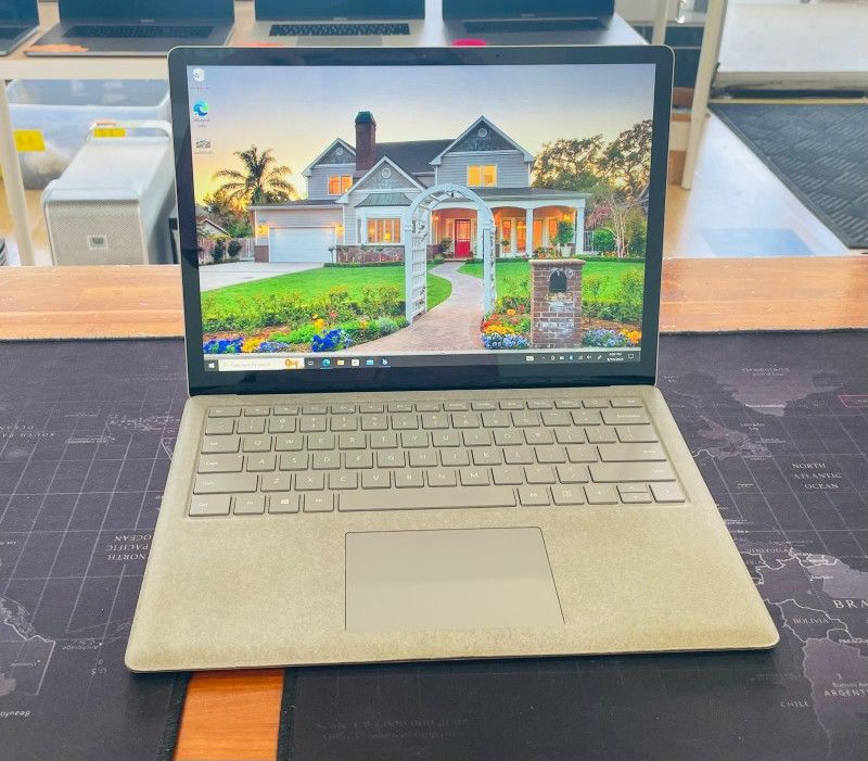 Microsoft Surface Laptop Touchscreen i5-8250u 8GB 256GB SSD Windows 10 Home