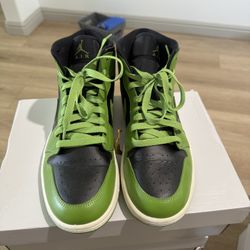 WMNS Air Jordan 1 Mid