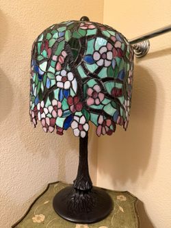 Tiffany-Style Stained Glass Table Lamp